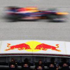 El muro de Red Bull observa a sus monoplazas