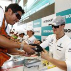 Michael Schumacher en la firma de autógrafos