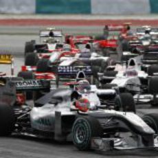 Schumacher afronta la segunda curva de Sepang