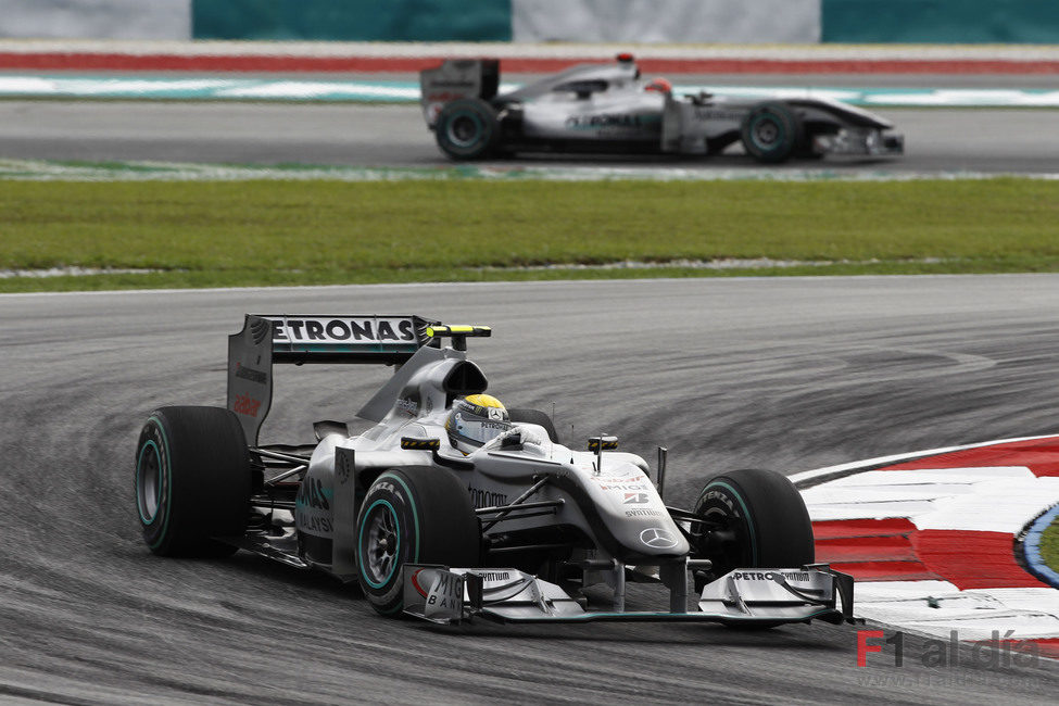 Rosberg por delante de su compañero de equipo