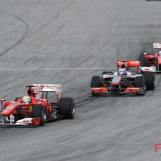 Button, entre Massa y Alonso en Sepang