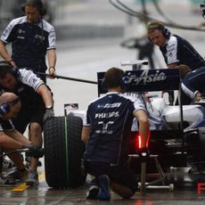 Cambio a neumáticos de lluvia para Barrichello