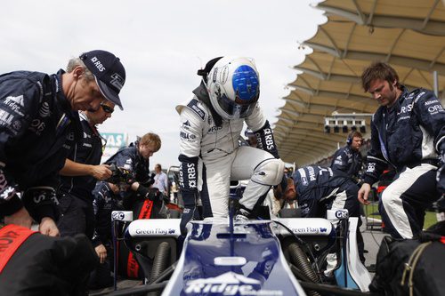 Barrichello se sube al FW32 en la parrilla de Sepang