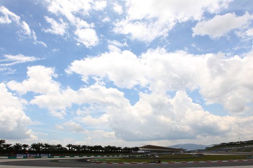 Nubes sobre el trazado de Sepang