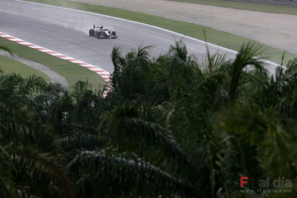 Senna bajo la lluvia de Malasia