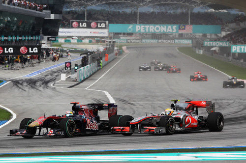 Buemi y Hamilton en paralelo