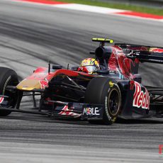 Alguersuari fue mucho más agresivo en Malasia