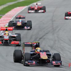 Los Ferrari, Buemi y Hamilton persiguen a Alguersuari