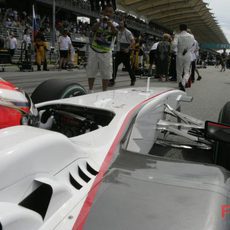 Kamui listo para tomar la salida del GP de Malasia 2010