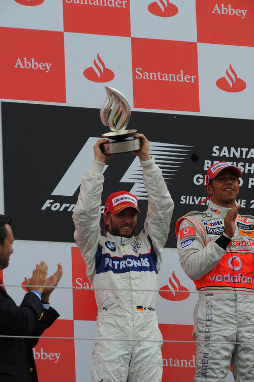 Heidfeld levanta su trofeo