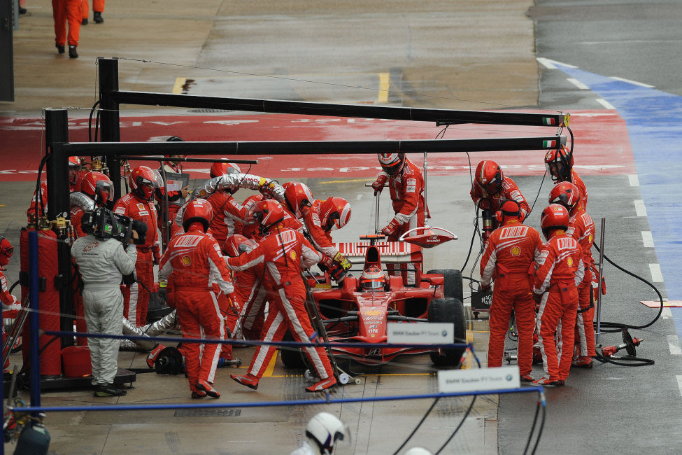 Parada en boxes de Raikkonen