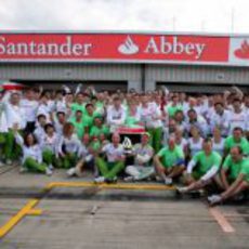 El equipo Honda celebra el tercer puesto