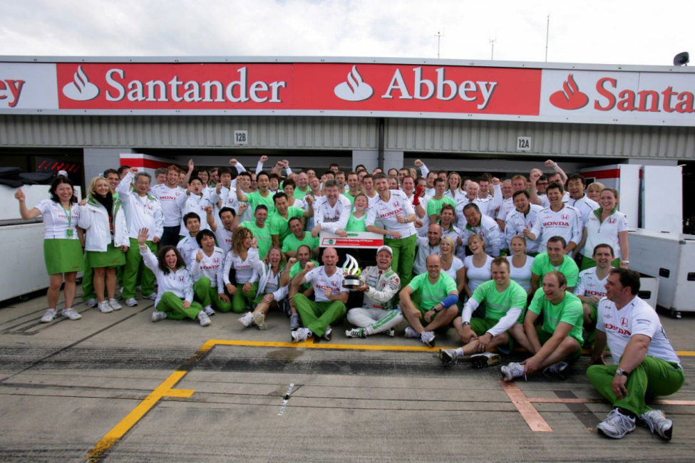 El equipo Honda celebra el tercer puesto