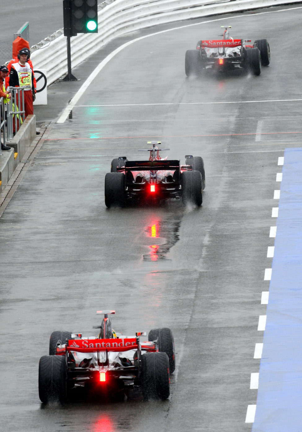 Vettel entre los dos McLaren
