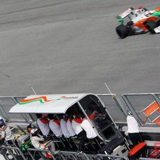 El muro de Force India ve pasar a Sutil