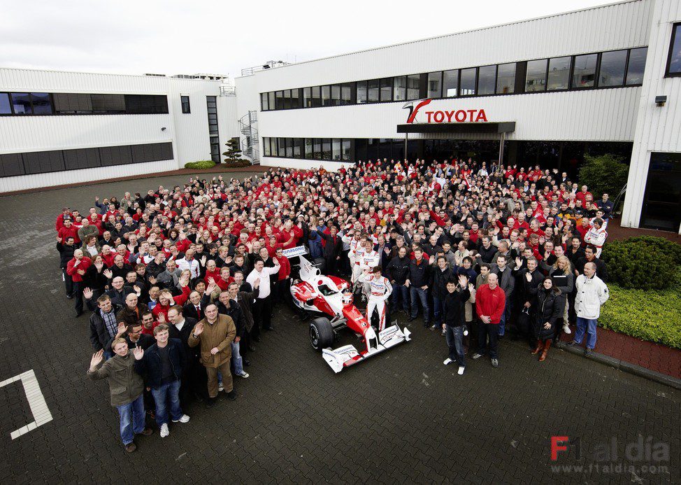 Foto de familia final de Panasonic Toyota Racing