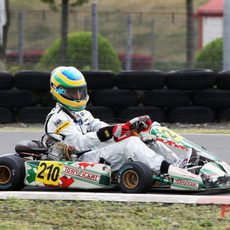 Bruno Senna sobre un kart