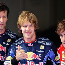 Vettel escoltado por Webber y Alonso