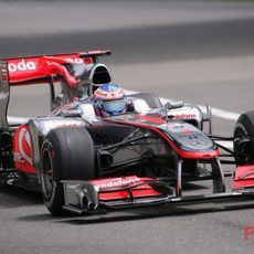 Jenson sale del 'pit-lane' chino