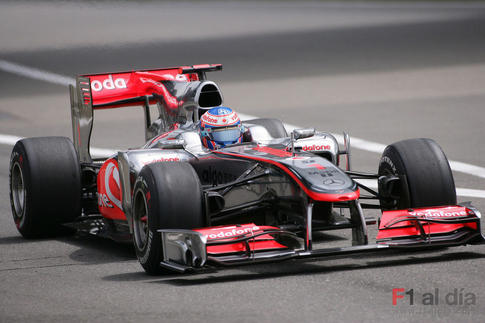 Jenson sale del 'pit-lane' chino