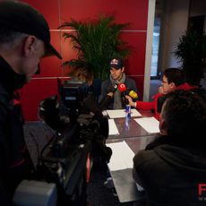 Alguersuari atiende a la prensa catalana