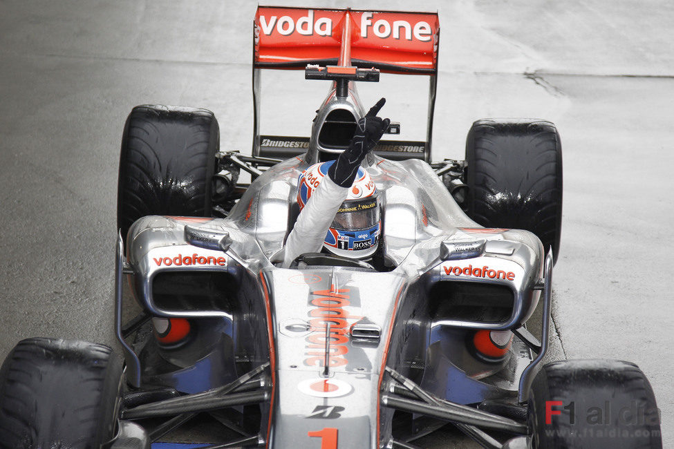 Jenson Button gana en el GP de China 2010