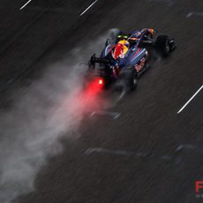 Webber levanta una gran estela de agua