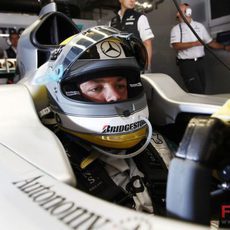 Rosberg sentado en el W01 en China