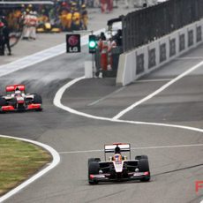 Chandhok sale del box por delante de Button