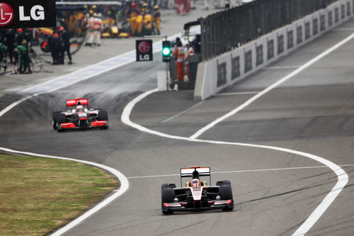 Chandhok sale del box por delante de Button