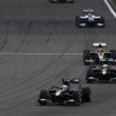 Los dos Lotus perseguidos por Senna