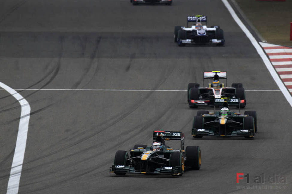 Los dos Lotus perseguidos por Senna