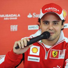 Felipe Massa responde las preguntas de la prensa
