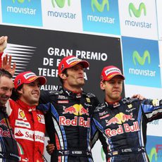 Alonso y Webber muy felices en el podio español