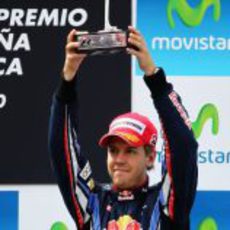 Vettel levanta su "copa" con resignación