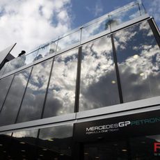 Mercedes GP estrena 'motor home' en Mónaco