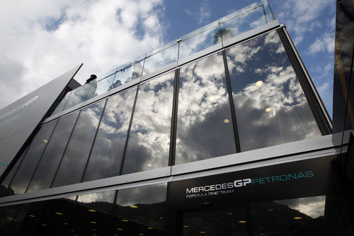 Mercedes GP estrena 'motor home' en Mónaco