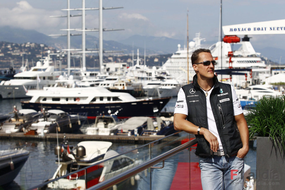 Michael Schumacher en el puerto de MonteCarlo