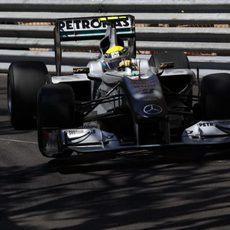 Rosberg rueda por las calles de Mónaco