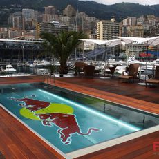 La piscina de Red Bull en Mónaco