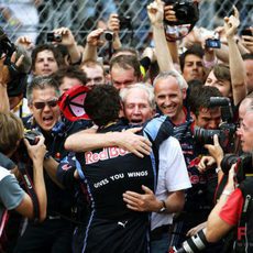 Webber abraza a Marko