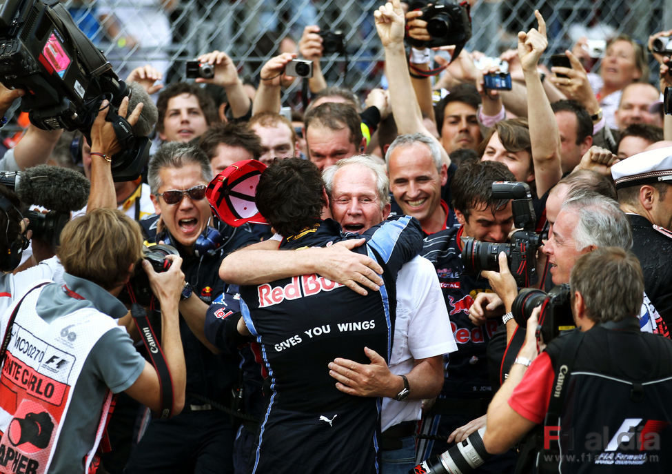 Webber abraza a Marko