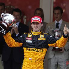 Kubica con su trofeo