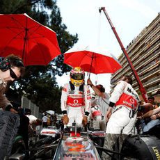 Hamilton en la parrilla de salida