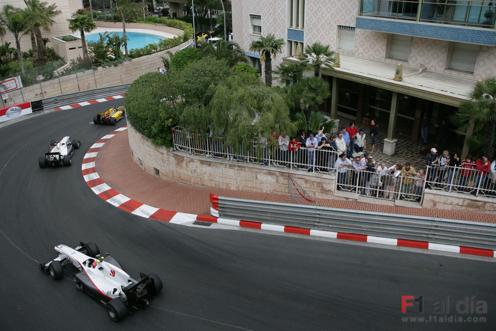 Los pilotos de Sauber no acaban