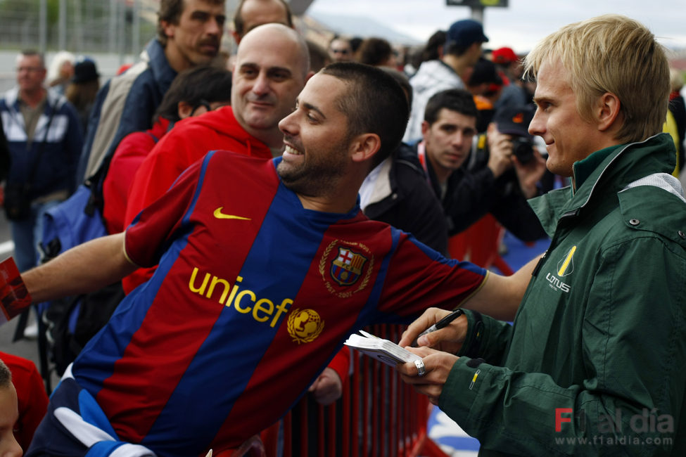 Heikki se fotografía con sus fans