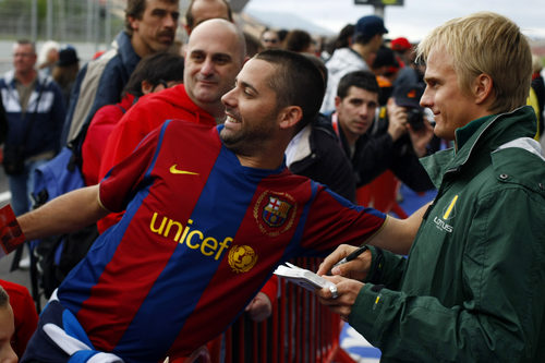 Heikki se fotografía con sus fans