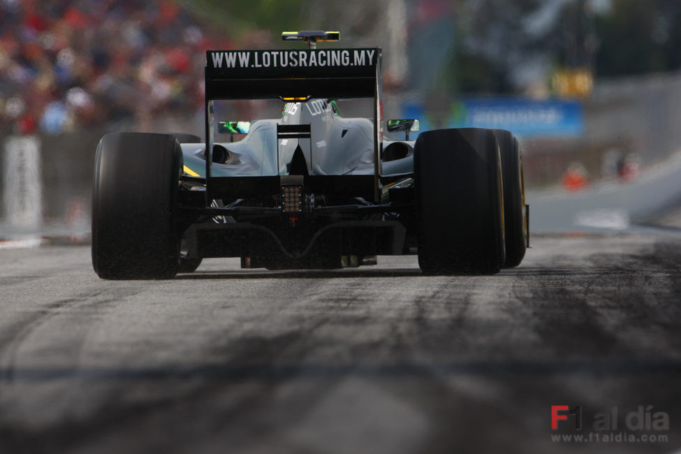 Kovalainen rueda sobre la pista del GP de España
