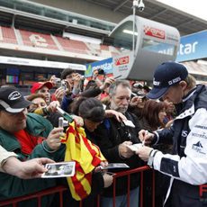 Nico atiende a sus fans en Montmeló