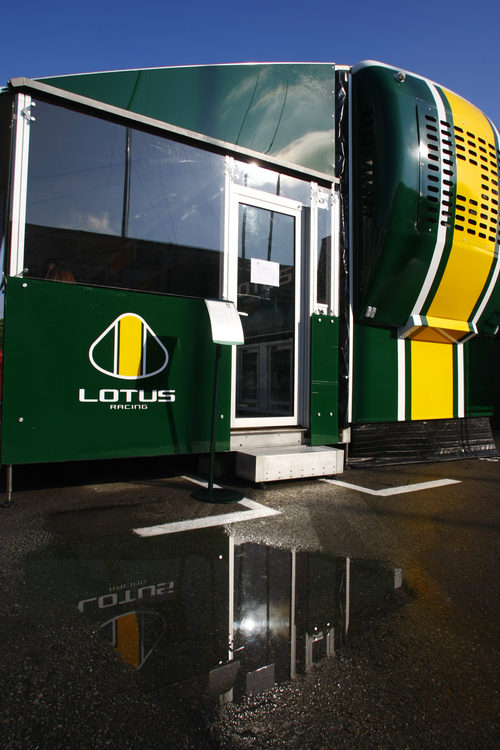 Nuevo 'motor home' de Lotus Racing